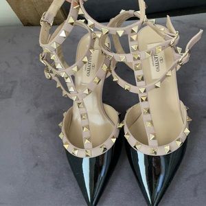 Valentino Garavani Rockstud Strappy Pump